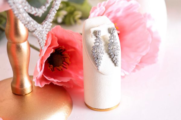 Daza Display elegant styling